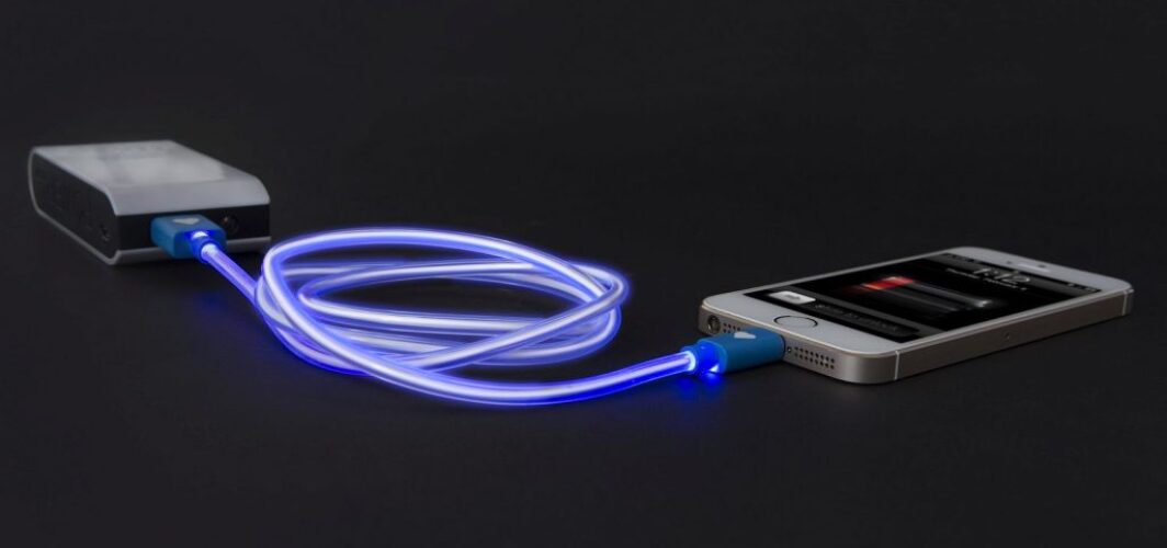 iPhone 5, 5S, 5C, 6, 6plus / iPod / iPad USB világító adat- és töltőkábel kék