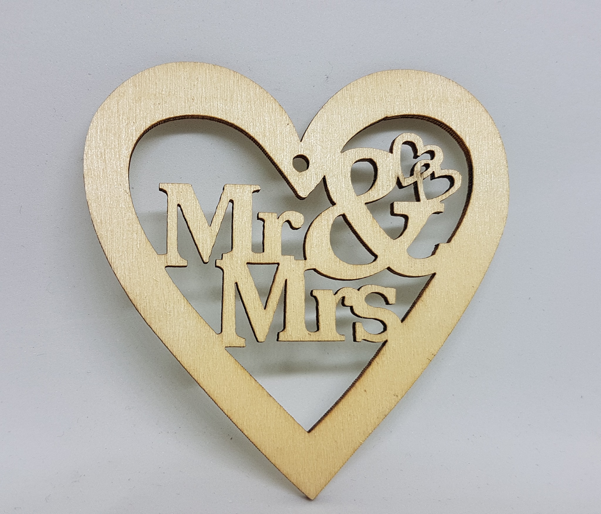 Natur fa szív forma MR& Mrs felirattal